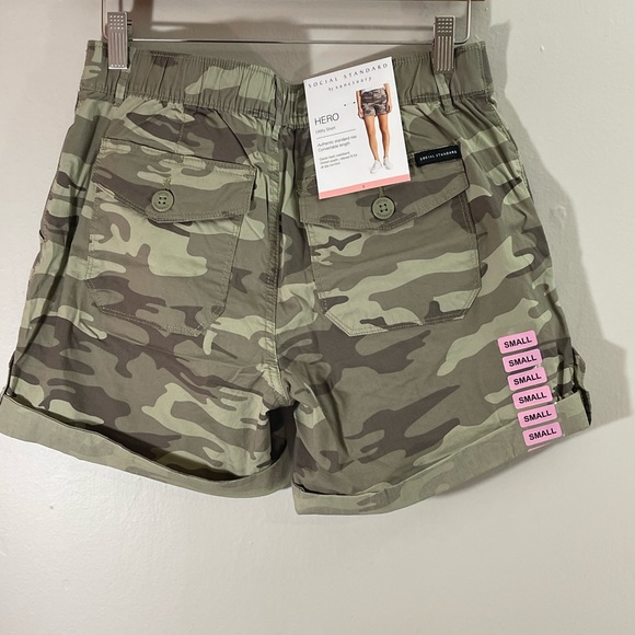 SOCIAL STANDARD BY SANCTUARY UTILITY CAMO SHORTS - Picture 3 of 9